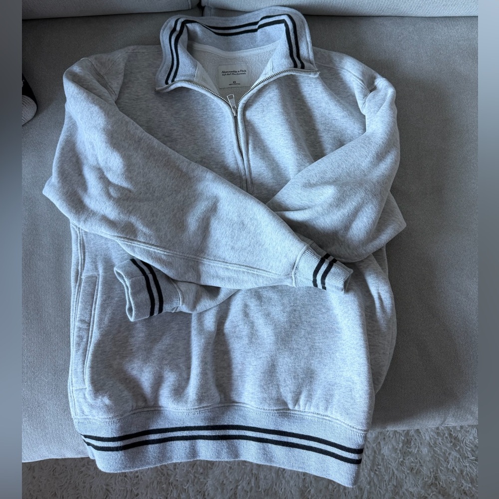 Abercrombie Oversized Quarter-Zip Sweater

Excellent condition
Size xs